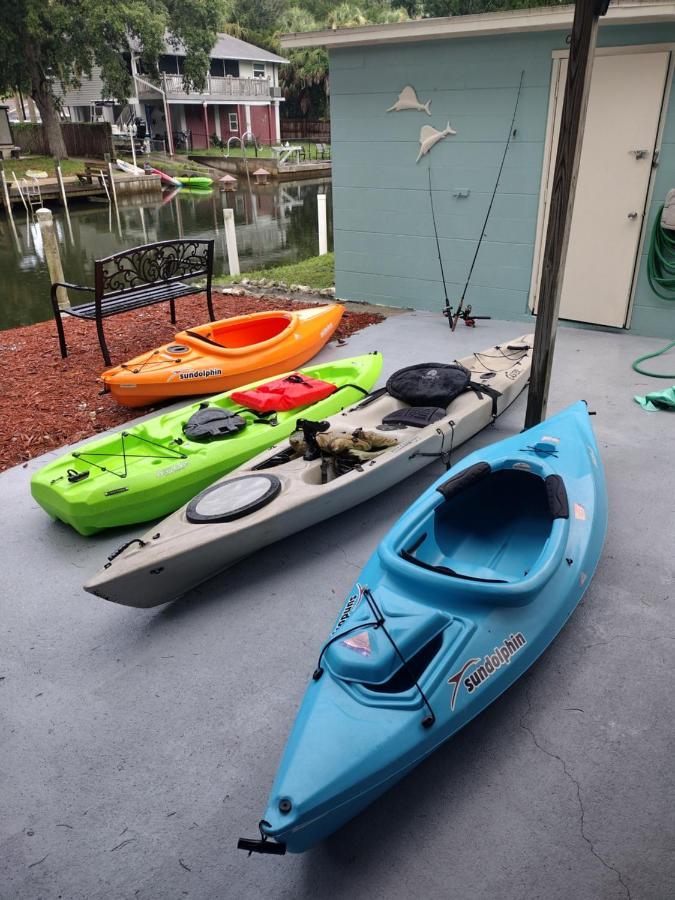 Cozy Vintage Waterfront Home With Fireplace And Kayaks Spring Hill Exterior photo