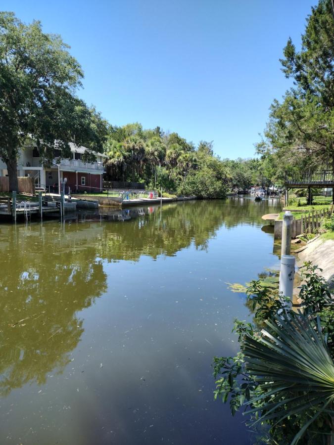 Cozy Vintage Waterfront Home With Fireplace And Kayaks Spring Hill Exterior photo